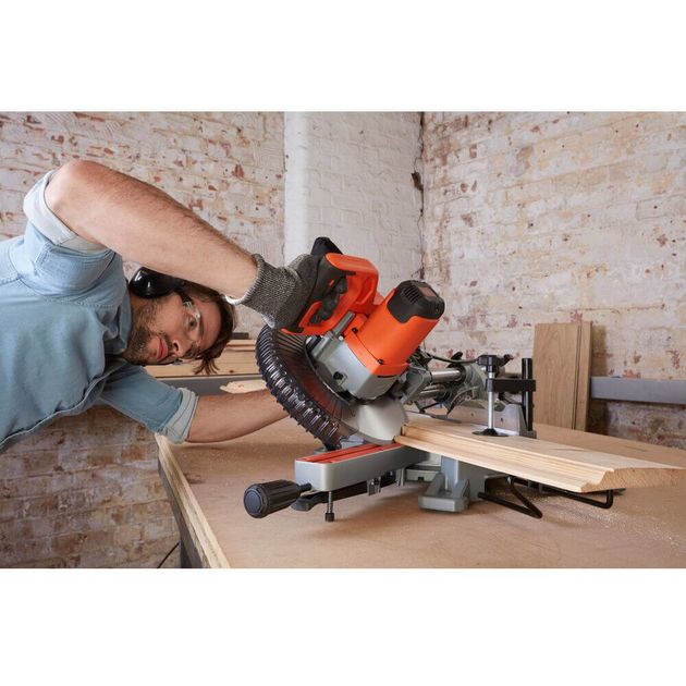 Пила торцовочна мережна BLACK+DECKER BES700, фото , зображення 4 | SNABZHENIE.com.ua Пила торцовочна мережна BLACK+DECKER BES700, фото , зображення 4 | SNABZHENIE.com.ua