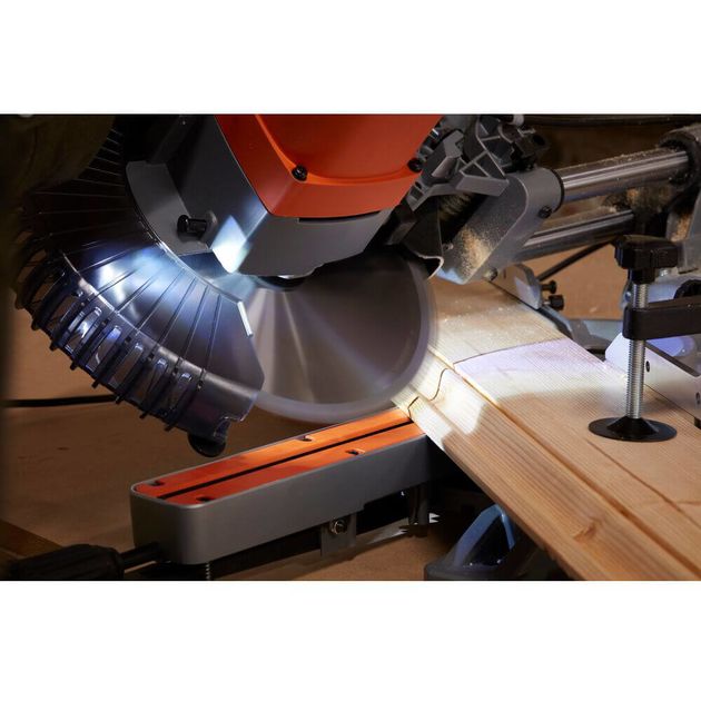 Пила торцовочна мережна BLACK+DECKER BES700, фото , зображення 5 | SNABZHENIE.com.ua Пила торцовочна мережна BLACK+DECKER BES700, фото , зображення 5 | SNABZHENIE.com.ua
