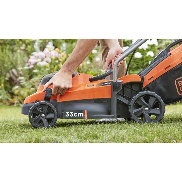 Аккумуляторная газонокосилка BLACK+DECKER BCMW3318L2, фото , изображение 6 | SNABZHENIE.com.ua Аккумуляторная газонокосилка BLACK+DECKER BCMW3318L2, фото , изображение 6 | SNABZHENIE.com.ua