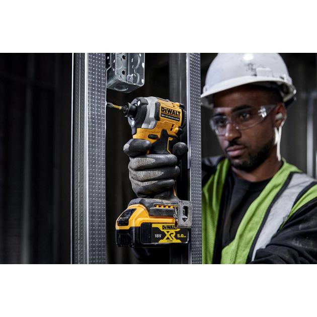 Аккумуляторный ударный шуруповерт DeWALT DCF850P2T, фото , изображение 9 | SNABZHENIE.com.ua Аккумуляторный ударный шуруповерт DeWALT DCF850P2T, фото , изображение 9 | SNABZHENIE.com.ua