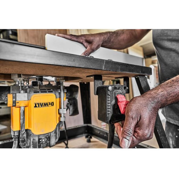 Фрезер сетевой DeWALT DWE627KT, фото , изображение 5 | SNABZHENIE.com.ua Фрезер сетевой DeWALT DWE627KT, фото , изображение 5 | SNABZHENIE.com.ua