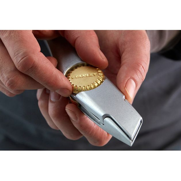 Ніж TITAN FB довжиною 175 мм з фіксованим лезвием для оздоблювальних робіт STANLEY 1-10-550, фото , зображення 6 | SNABZHENIE.com.ua Ніж TITAN FB довжиною 175 мм з фіксованим лезвием для оздоблювальних робіт STANLEY 1-10-550, фото , зображення 6 | SNABZHENIE.com.ua