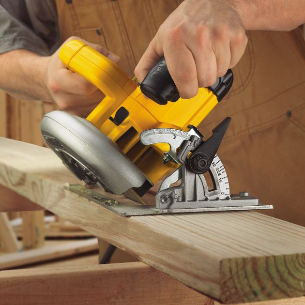 Пила циркулярная DeWALT DWE575K, фото , изображение 3 | SNABZHENIE.com.ua Пила циркулярная DeWALT DWE575K, фото , изображение 3 | SNABZHENIE.com.ua