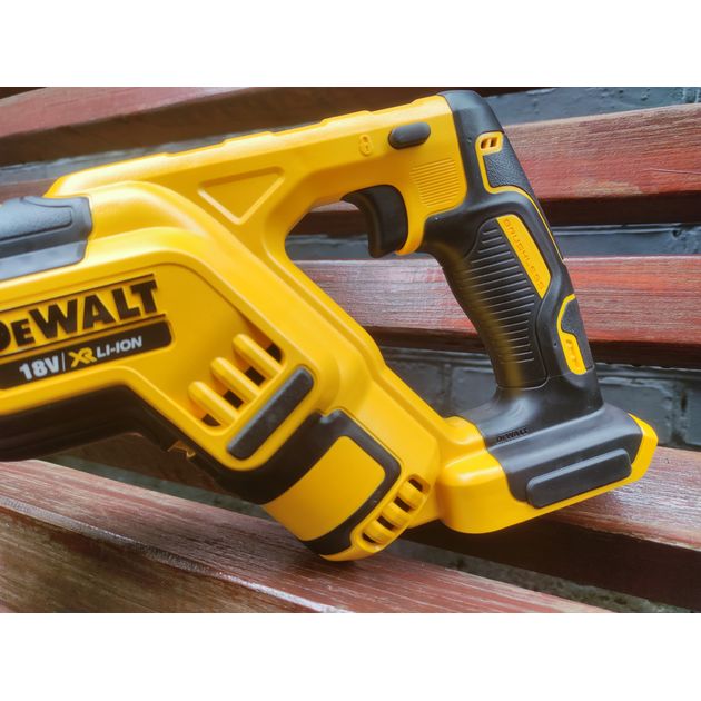 Аккумуляторная сабельная пила DeWALT DCS367NT, фото , изображение 15 | SNABZHENIE.com.ua Аккумуляторная сабельная пила DeWALT DCS367NT, фото , изображение 15 | SNABZHENIE.com.ua