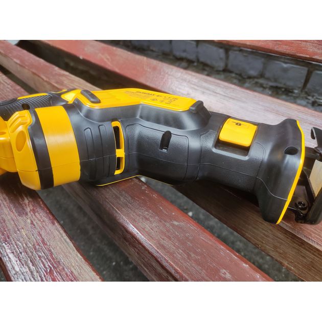 Аккумуляторная сабельная пила DeWALT DCS367NT, фото , изображение 6 | SNABZHENIE.com.ua Аккумуляторная сабельная пила DeWALT DCS367NT, фото , изображение 6 | SNABZHENIE.com.ua