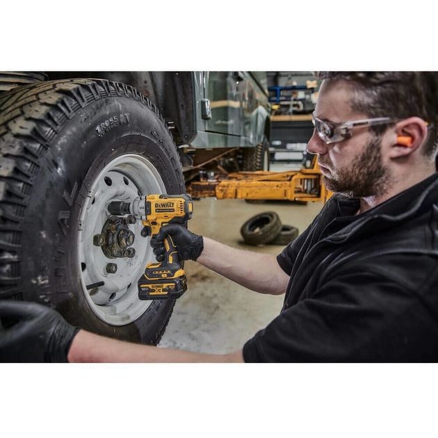 Гайковерт ударний акумуляторний безщітковий DeWALT DCF891NT, фото , зображення 8 | SNABZHENIE.com.ua Гайковерт ударний акумуляторний безщітковий DeWALT DCF891NT, фото , зображення 8 | SNABZHENIE.com.ua