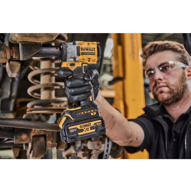 Гайковерт ударний акумуляторний безщітковий DeWALT DCF921NT, фото , зображення 6 | SNABZHENIE.com.ua Гайковерт ударний акумуляторний безщітковий DeWALT DCF921NT, фото , зображення 6 | SNABZHENIE.com.ua