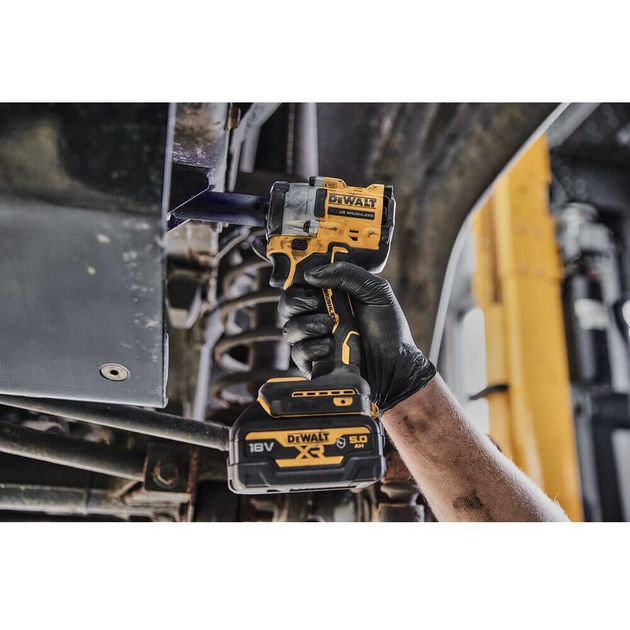 Гайковерт ударний акумуляторний безщітковий DeWALT DCF921NT, фото , зображення 8 | SNABZHENIE.com.ua Гайковерт ударний акумуляторний безщітковий DeWALT DCF921NT, фото , зображення 8 | SNABZHENIE.com.ua