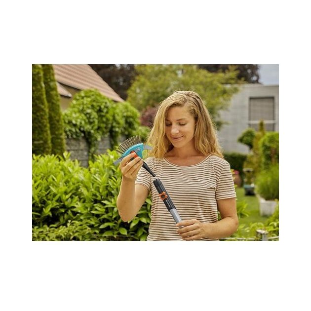 Очиститель щелей Gardena Combisystem 3-в-1 с ножом и щеткой, фото , изображение 8 | SNABZHENIE.com.ua Очиститель щелей Gardena Combisystem 3-в-1 с ножом и щеткой, фото , изображение 8 | SNABZHENIE.com.ua
