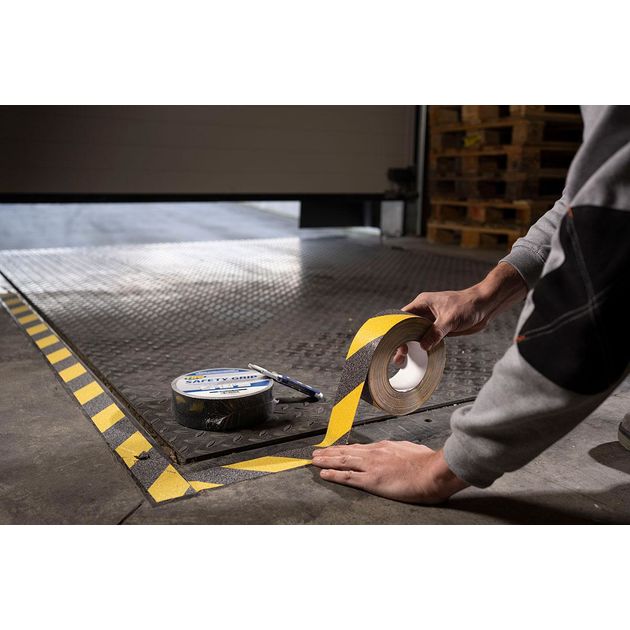 HPX SAFETY GRIP - 25мм х 5м, чорна самоклеюча стрічка проти ковзання, фото , зображення 7 | SNABZHENIE.com.ua HPX SAFETY GRIP - 25мм х 5м, чорна самоклеюча стрічка проти ковзання, фото , зображення 7 | SNABZHENIE.com.ua