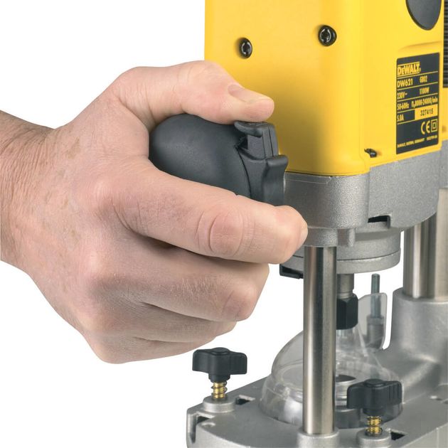 Фрезер мережевий DeWALT DW621, фото , зображення 4 | SNABZHENIE.com.ua Фрезер мережевий DeWALT DW621, фото , зображення 4 | SNABZHENIE.com.ua