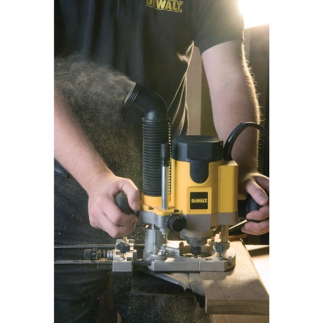 Фрезер мережевий DeWALT DW621, фото , зображення 6 | SNABZHENIE.com.ua Фрезер мережевий DeWALT DW621, фото , зображення 6 | SNABZHENIE.com.ua
