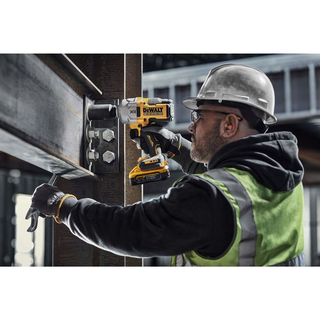 Гайковерт ударний акумуляторний безщітковий DeWALT DCF961H2T, фото , зображення 9 | SNABZHENIE.com.ua Гайковерт ударний акумуляторний безщітковий DeWALT DCF961H2T, фото , зображення 9 | SNABZHENIE.com.ua