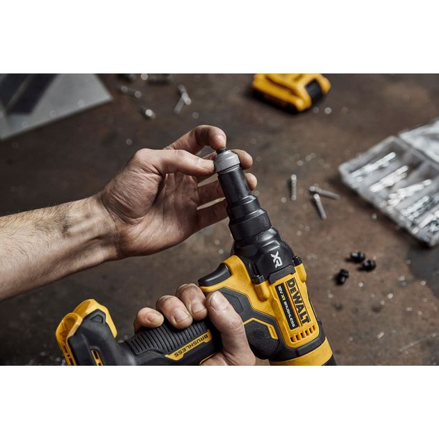 Заклепочник акумуляторний безщітковий DeWALT DCF403E1GT, фото , зображення 6 | SNABZHENIE.com.ua Заклепочник акумуляторний безщітковий DeWALT DCF403E1GT, фото , зображення 6 | SNABZHENIE.com.ua