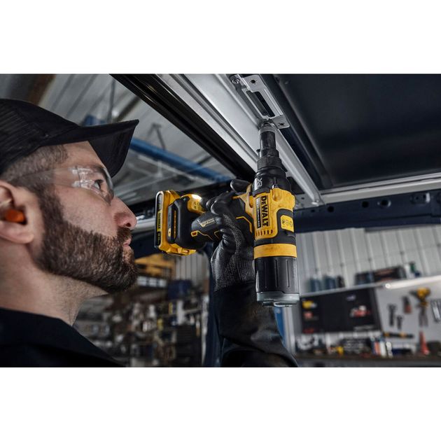 Заклепочник акумуляторний безщітковий DeWALT DCF403NT, фото , зображення 7 | SNABZHENIE.com.ua Заклепочник акумуляторний безщітковий DeWALT DCF403NT, фото , зображення 7 | SNABZHENIE.com.ua