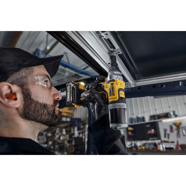 Заклепочник акумуляторний безщітковий DeWALT DCF414E2GT, фото , зображення 7 | SNABZHENIE.com.ua Заклепочник акумуляторний безщітковий DeWALT DCF414E2GT, фото , зображення 7 | SNABZHENIE.com.ua