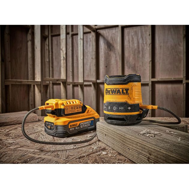 Портативная колонка DeWALT DCR009 с аккумулятором, фото , изображение 8 | SNABZHENIE.com.ua Портативная колонка DeWALT DCR009 с аккумулятором, фото , изображение 8 | SNABZHENIE.com.ua