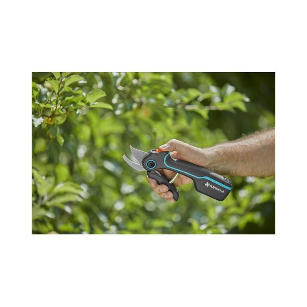 Секатор Gardena AssistCut аккумуляторный, 25 мм, фото , изображение 10 | SNABZHENIE.com.ua Секатор Gardena AssistCut аккумуляторный, 25 мм, фото , изображение 10 | SNABZHENIE.com.ua