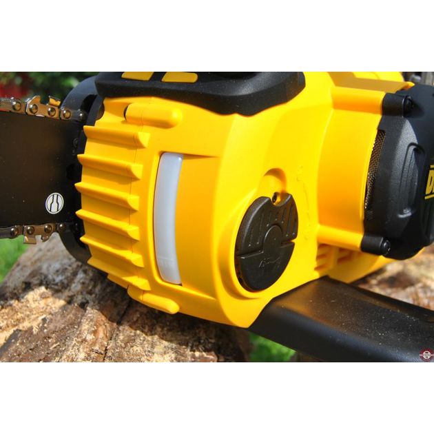Цепная аккумуляторная электропила DeWALT DCM575N, фото , изображение 11 | SNABZHENIE.com.ua Цепная аккумуляторная электропила DeWALT DCM575N, фото , изображение 11 | SNABZHENIE.com.ua
