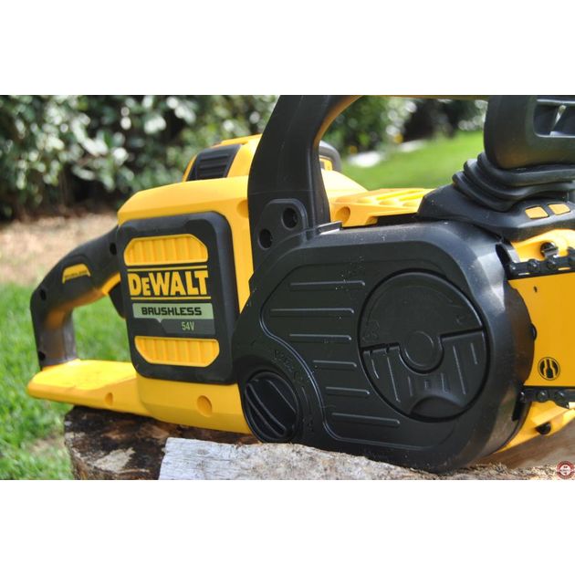 Цепная аккумуляторная электропила DeWALT DCM575N, фото , изображение 10 | SNABZHENIE.com.ua Цепная аккумуляторная электропила DeWALT DCM575N, фото , изображение 10 | SNABZHENIE.com.ua