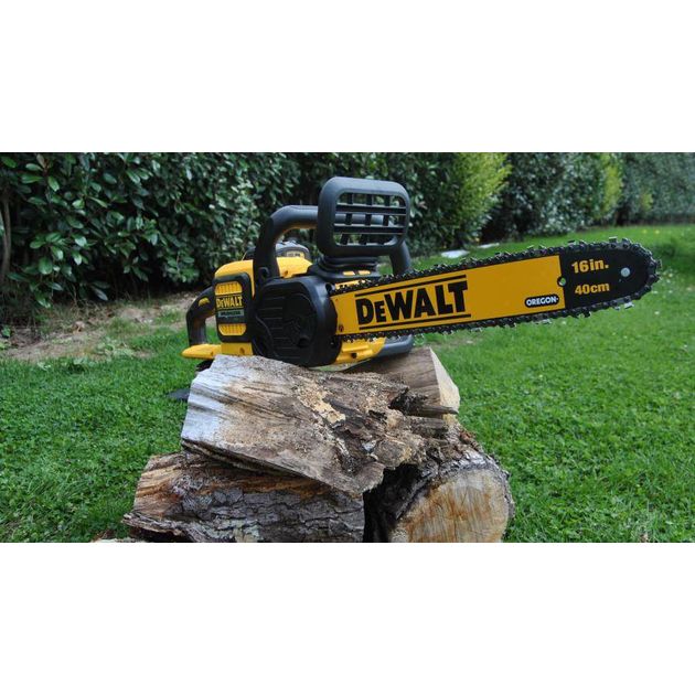 Цепная аккумуляторная электропила DeWALT DCM575X1, фото , изображение 17 | SNABZHENIE.com.ua Цепная аккумуляторная электропила DeWALT DCM575X1, фото , изображение 17 | SNABZHENIE.com.ua