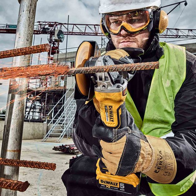 Угловая шлифмашина аккумуляторная DeWALT DCG406NT, фото , изображение 6 | SNABZHENIE.com.ua Угловая шлифмашина аккумуляторная DeWALT DCG406NT, фото , изображение 6 | SNABZHENIE.com.ua
