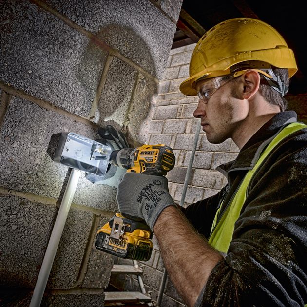 Дрель-шуруповерт ударна DeWALT DCD796D2, фото , зображення 2 | SNABZHENIE.com.ua Дрель-шуруповерт ударна DeWALT DCD796D2, фото , зображення 2 | SNABZHENIE.com.ua