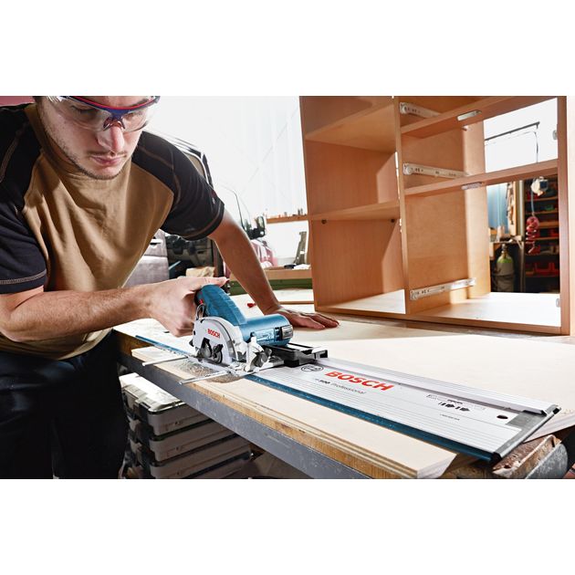 Аккумуляторная дисковая пила Bosch GKS 12V-26 (06016A1000), фото , изображение 3 | SNABZHENIE.com.ua Аккумуляторная дисковая пила Bosch GKS 12V-26 (06016A1000), фото , изображение 3 | SNABZHENIE.com.ua