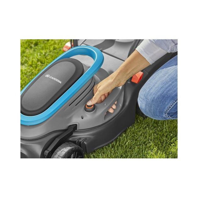 Газонокосилка електрична Gardena PowerMax 32/1200 G2, фото , зображення 7 | SNABZHENIE.com.ua Газонокосилка електрична Gardena PowerMax 32/1200 G2, фото , зображення 7 | SNABZHENIE.com.ua