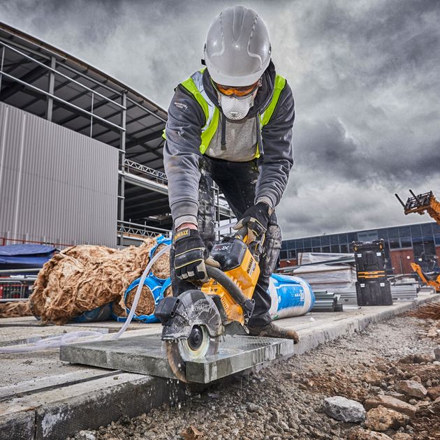 Аккумуляторная пила отрезная DeWALT DCS690N, 230 мм, фото , изображение 10 | SNABZHENIE.com.ua Аккумуляторная пила отрезная DeWALT DCS690N, 230 мм, фото , изображение 10 | SNABZHENIE.com.ua
