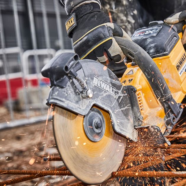 Аккумуляторная пила отрезная DeWALT DCS690N, 230 мм, фото , изображение 11 | SNABZHENIE.com.ua Аккумуляторная пила отрезная DeWALT DCS690N, 230 мм, фото , изображение 11 | SNABZHENIE.com.ua