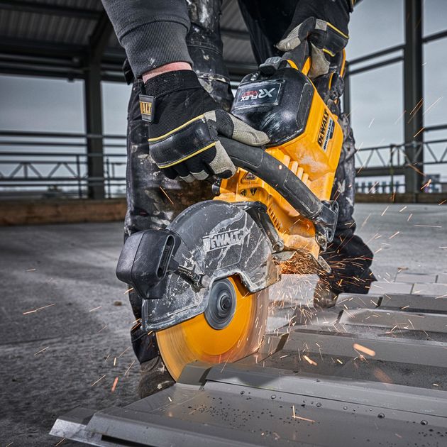 Аккумуляторная пила отрезная DeWALT DCS690N, 230 мм, фото , изображение 6 | SNABZHENIE.com.ua Аккумуляторная пила отрезная DeWALT DCS690N, 230 мм, фото , изображение 6 | SNABZHENIE.com.ua