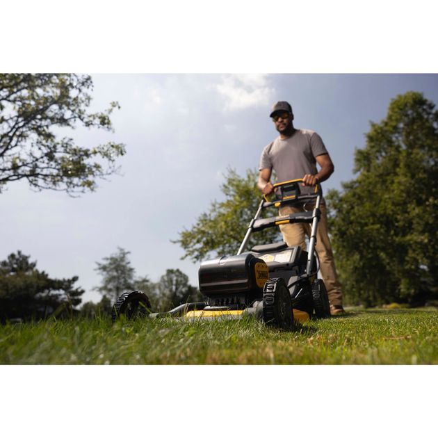 Газонокосилка акумуляторна безщіткова DeWALT DCMWP134W2, фото , зображення 9 | SNABZHENIE.com.ua Газонокосилка акумуляторна безщіткова DeWALT DCMWP134W2, фото , зображення 9 | SNABZHENIE.com.ua