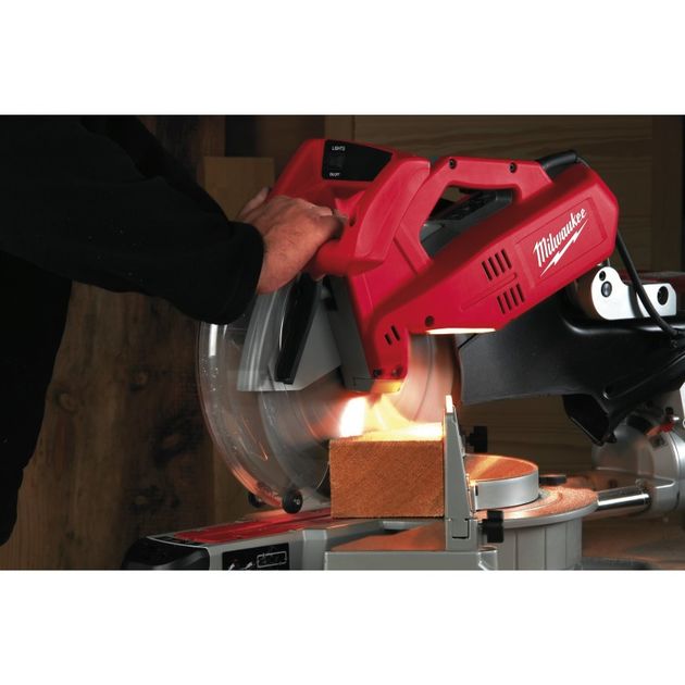 Торцовочная пила с двойным углом наклона MILWAUKEE MS 304 DB, фото , изображение 8 | SNABZHENIE.com.ua Торцовочная пила с двойным углом наклона MILWAUKEE MS 304 DB, фото , изображение 8 | SNABZHENIE.com.ua