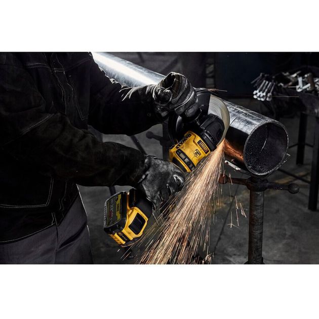 Шлифмашина угловая DeWALT DCG440N аккумуляторная бесщёточная, фото , изображение 4 | SNABZHENIE.com.ua Шлифмашина угловая DeWALT DCG440N аккумуляторная бесщёточная, фото , изображение 4 | SNABZHENIE.com.ua