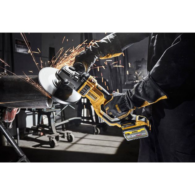 Аккумуляторная угловая шлифмашина DeWALT DCG460NK, фото , изображение 5 | SNABZHENIE.com.ua Аккумуляторная угловая шлифмашина DeWALT DCG460NK, фото , изображение 5 | SNABZHENIE.com.ua