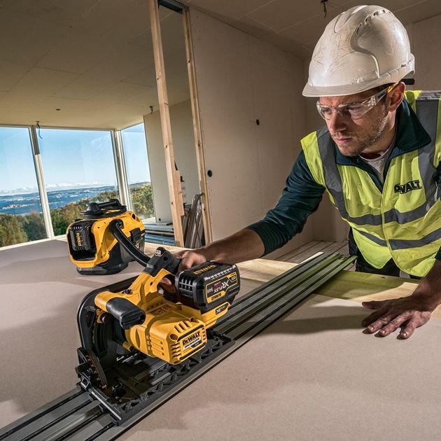 Аккумуляторная погружная пила DeWALT XR FLEXVOLT DCS520T2, фото , изображение 5 | SNABZHENIE.com.ua Аккумуляторная погружная пила DeWALT XR FLEXVOLT DCS520T2, фото , изображение 5 | SNABZHENIE.com.ua