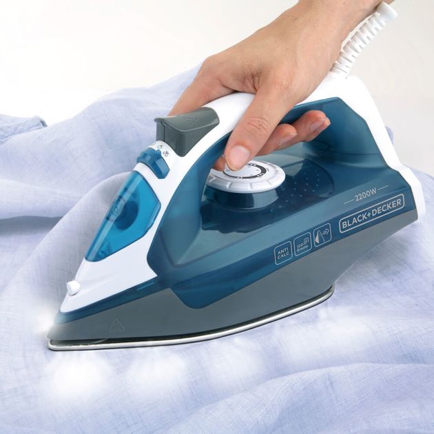 Утюг BLACK+DECKER BXIR2200E 2200 Вт с парогенератором, фото , изображение 4 | SNABZHENIE.com.ua Утюг BLACK+DECKER BXIR2200E 2200 Вт с парогенератором, фото , изображение 4 | SNABZHENIE.com.ua
