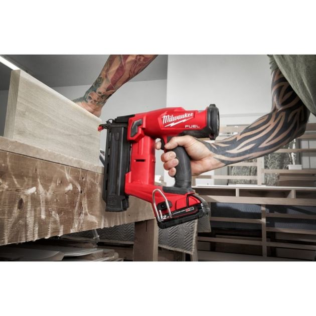 Акумуляторний гвоздезабиватель M18 FN18GS-202X Прямий магазин; 2 акумулятори; з/у; HD кейс, фото , зображення 8 | SNABZHENIE.com.ua