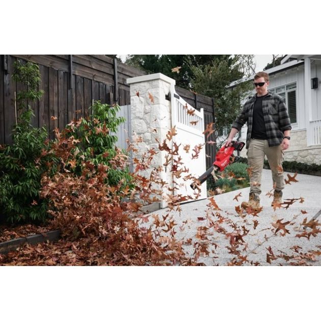 Акумуляторна воздуходувка з двома батареями M18 F2BL-802, фото , зображення 6 | SNABZHENIE.com.ua Акумуляторна воздуходувка з двома батареями M18 F2BL-802, фото , зображення 6 | SNABZHENIE.com.ua