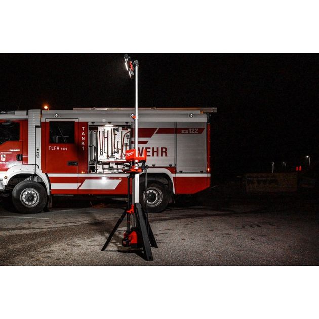 Акумуляторна високопотужна мачта освітлення з функцією зарядного пристрою M18 HOSALC-0 6000 люмен, фото , зображення 8 | SNABZHENIE.com.ua Акумуляторна високопотужна мачта освітлення з функцією зарядного пристрою M18 HOSALC-0 6000 люмен, фото , зображення 8 | SNABZHENIE.com.ua