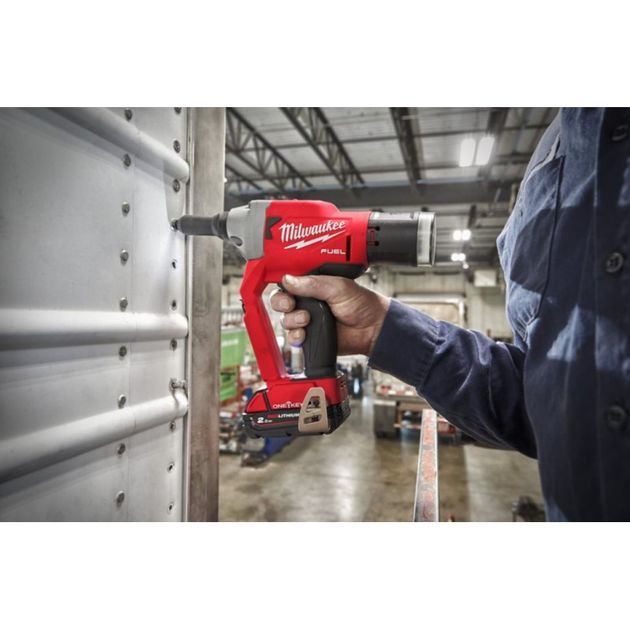 Заклепочник акумуляторний Milwaukee M18 ONEFPRT-202X 4.8 - 7.0 мм, фото , зображення 4 | SNABZHENIE.com.ua Заклепочник акумуляторний Milwaukee M18 ONEFPRT-202X 4.8 - 7.0 мм, фото , зображення 4 | SNABZHENIE.com.ua