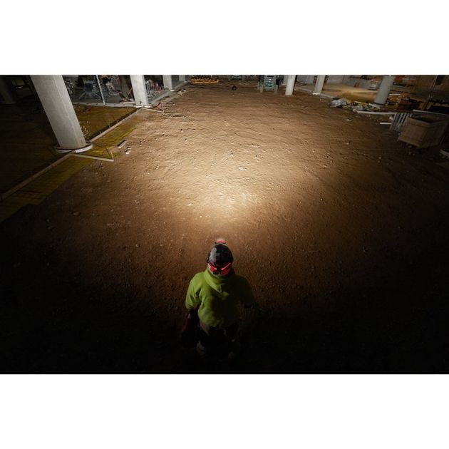 Аккумуляторний налобний фонарик заряджаємий через USB L4 HL-VIS-301 MILWAUKEE, фото , зображення 3 | SNABZHENIE.com.ua