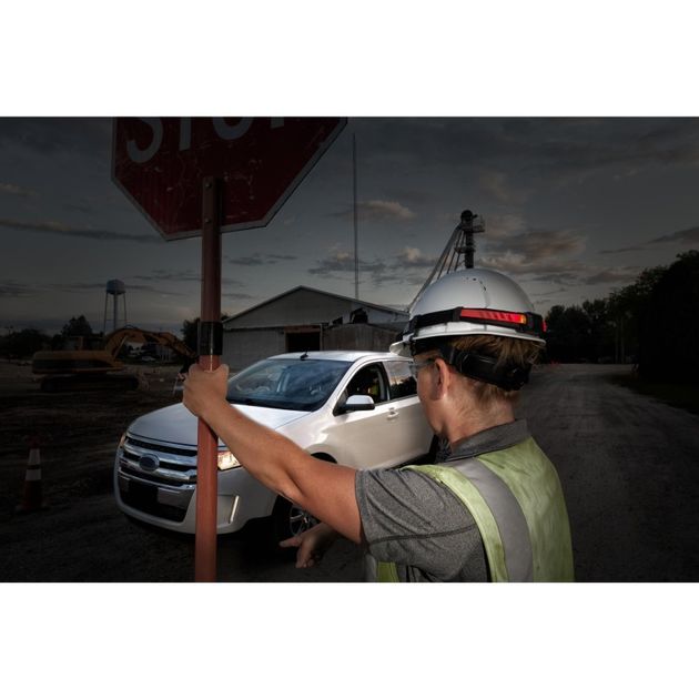 Аккумуляторний налобний фонарик заряджаємий через USB L4 HL-VIS-301 MILWAUKEE, фото , зображення 9 | SNABZHENIE.com.ua