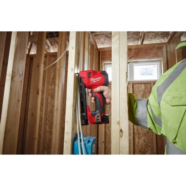 Степлер аккумуляторный MILWAUKEE M12 BCST-0, фото , изображение 3 | SNABZHENIE.com.ua Степлер аккумуляторный MILWAUKEE M12 BCST-0, фото , изображение 3 | SNABZHENIE.com.ua