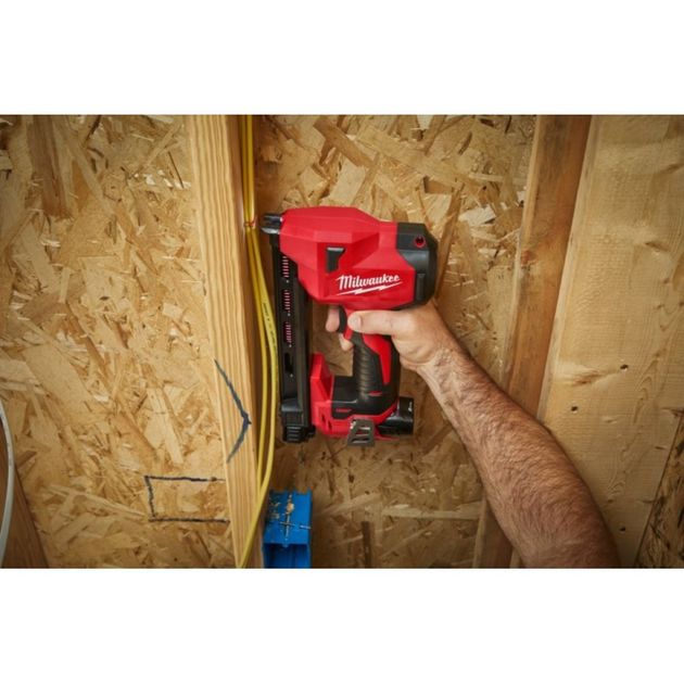 Степлер аккумуляторный MILWAUKEE M12 BCST-0, фото , изображение 7 | SNABZHENIE.com.ua Степлер аккумуляторный MILWAUKEE M12 BCST-0, фото , изображение 7 | SNABZHENIE.com.ua