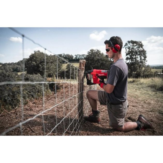 Аккумуляторный скобозабивной степлер M18 FFUS-0C MILWAUKEE, фото , изображение 6 | SNABZHENIE.com.ua Аккумуляторный скобозабивной степлер M18 FFUS-0C MILWAUKEE, фото , изображение 6 | SNABZHENIE.com.ua