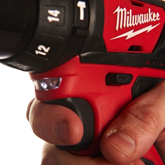 Аккумуляторная дрель-шуруповерт MILWAUKEE M12 BPD-202C, 40 Нм, фото , изображение 8 | SNABZHENIE.com.ua Аккумуляторная дрель-шуруповерт MILWAUKEE M12 BPD-202C, 40 Нм, фото , изображение 8 | SNABZHENIE.com.ua