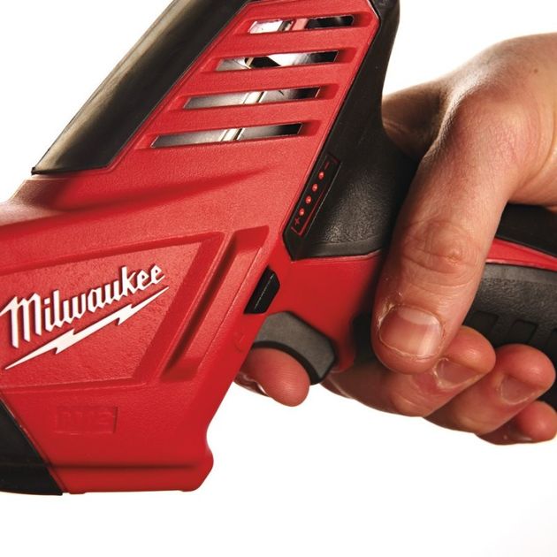 Аккумуляторная сабельная пила MILWAUKEE M12 C12 HZ-0, фото , изображение 4 | SNABZHENIE.com.ua Аккумуляторная сабельная пила MILWAUKEE M12 C12 HZ-0, фото , изображение 4 | SNABZHENIE.com.ua