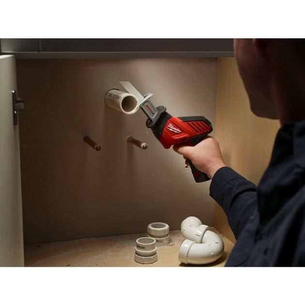 Аккумуляторная сабельная пила MILWAUKEE M12 C12 HZ-0, фото , изображение 10 | SNABZHENIE.com.ua Аккумуляторная сабельная пила MILWAUKEE M12 C12 HZ-0, фото , изображение 10 | SNABZHENIE.com.ua